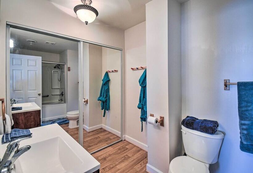 Spacious Chesapeake Home W/ Pool Table!