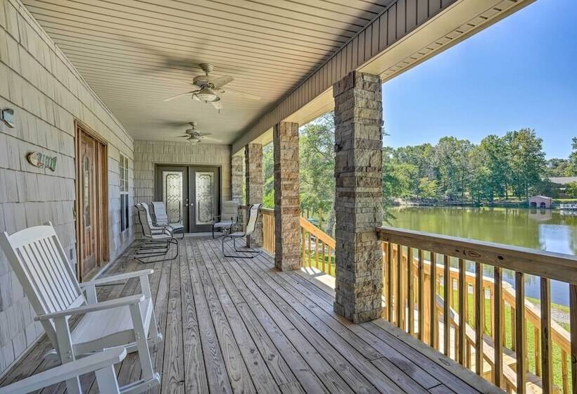 Fish, Kayak & More: Lakefront Georgia Home