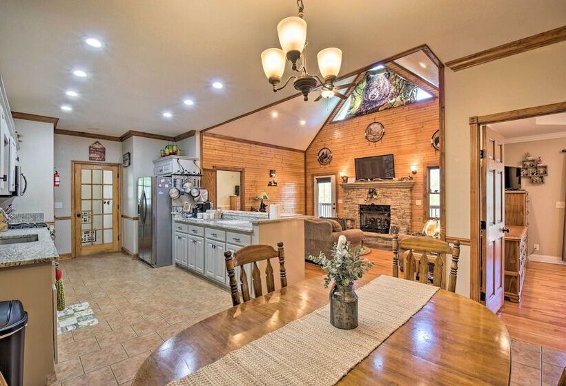 Spacious Hiawassee Cabin W/ Porch & Mtn View!