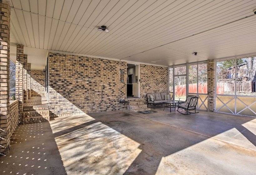 Spacious Marietta House With Covered Patio!
