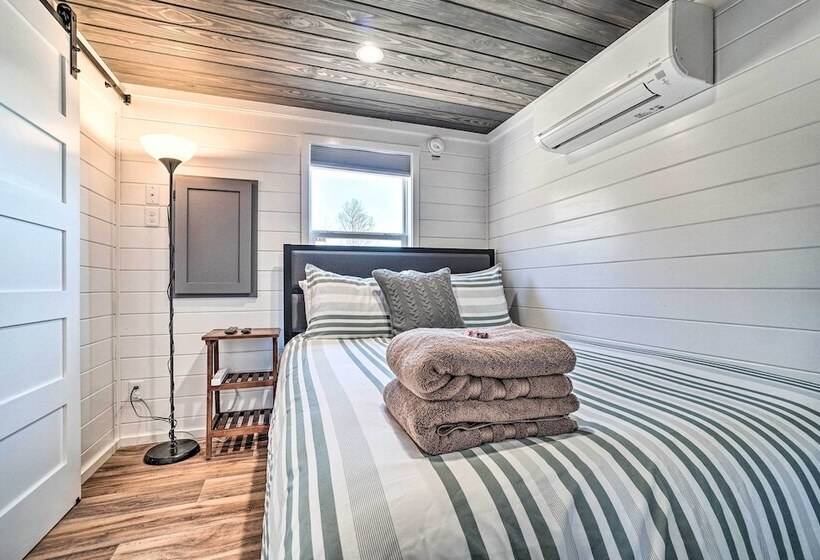 Splendid Tiny Home With Fire Pit ~ 2 Mi To Lake!