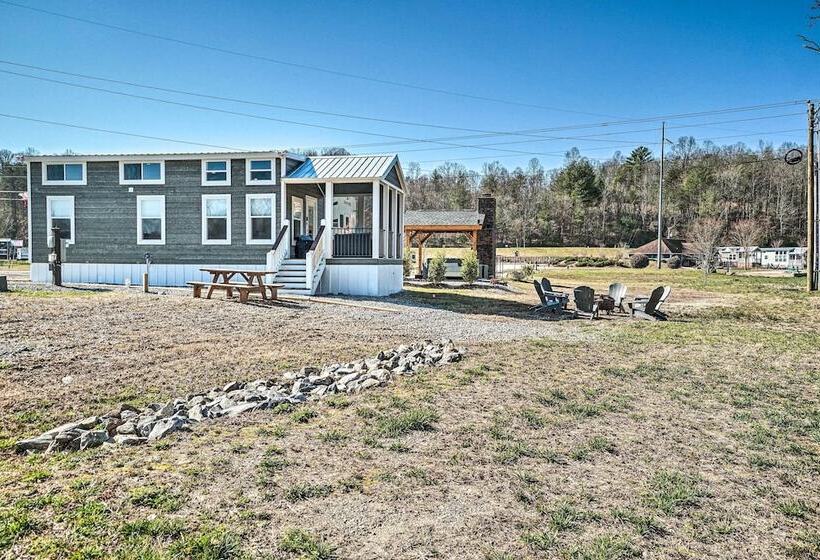 Splendid Tiny Home With Fire Pit ~ 2 Mi To Lake!