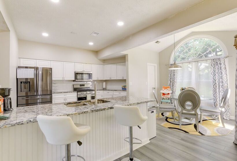 Sunny Lithonia Home ~ 7 Mi To Stone Mountain Park!