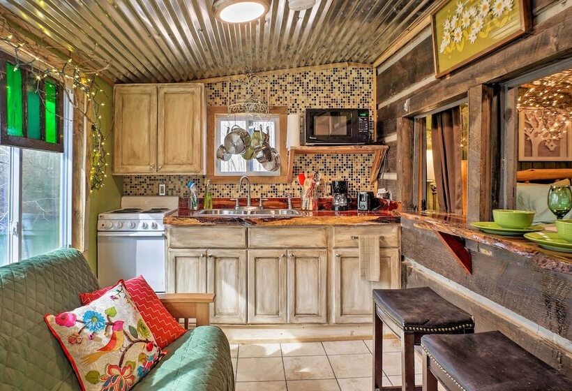 The Treehouse Cabin  Creekside Home W/ Hot Tub!