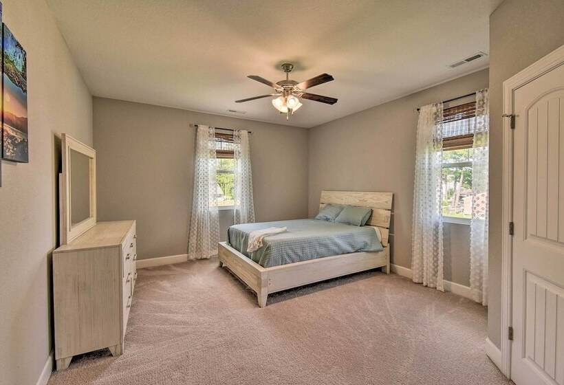 Norfolk Getaway W/ Yard, Bicycles, & Kayaks!