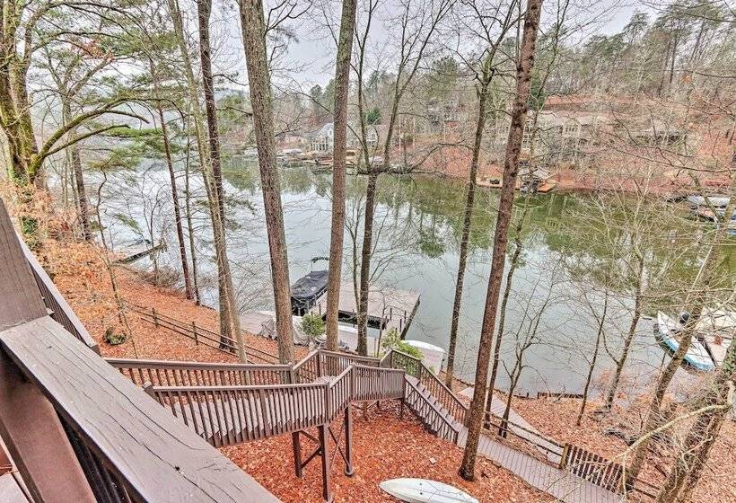 Lake Access: Waleska House W/ Floating Dock!