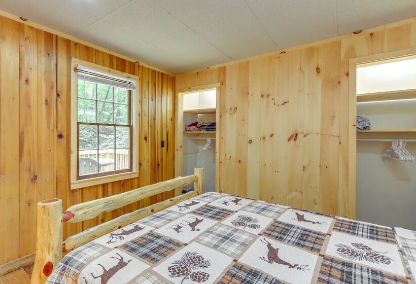 Wooded Blue Ridge Cabin: 2 Decks, Fire Pit!