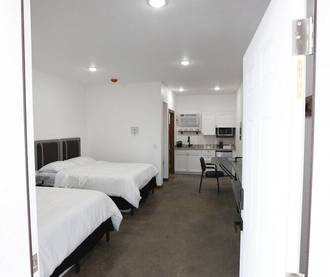 Bears Den Motel