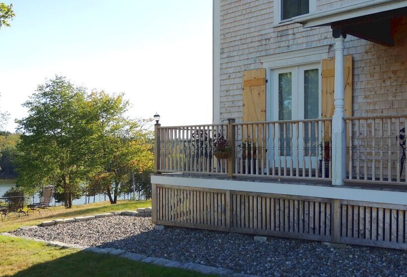 مبيت وإفطار Chandler River Inn