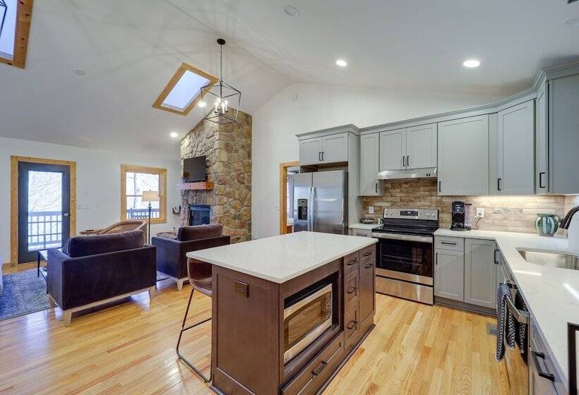 Blowing Rock Escape W/ Covered Deck & Fire Pit