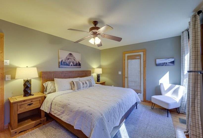 Blowing Rock Escape W/ Covered Deck & Fire Pit