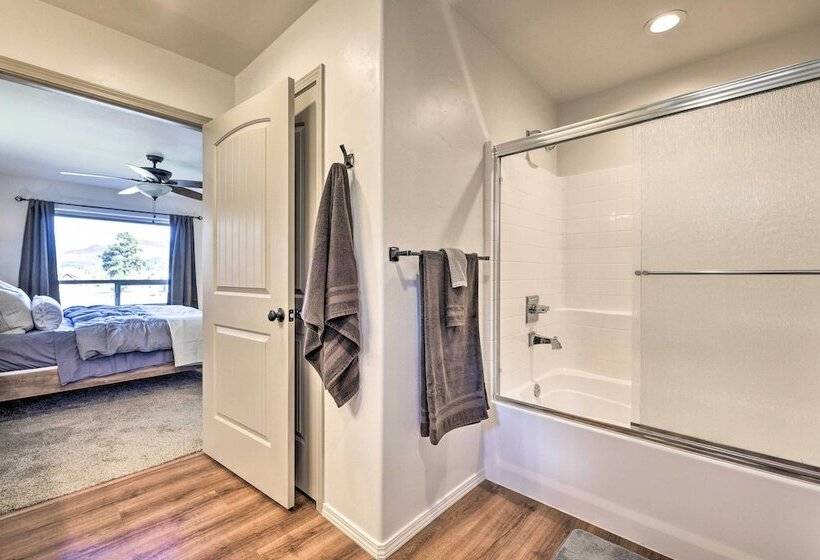 Cozy Designer Home W/ Gorgeous Mountain Views!