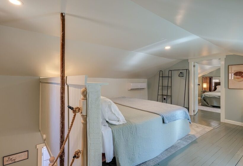 Cozy Eagle Rock Cottage On The Creek W/ Loft!