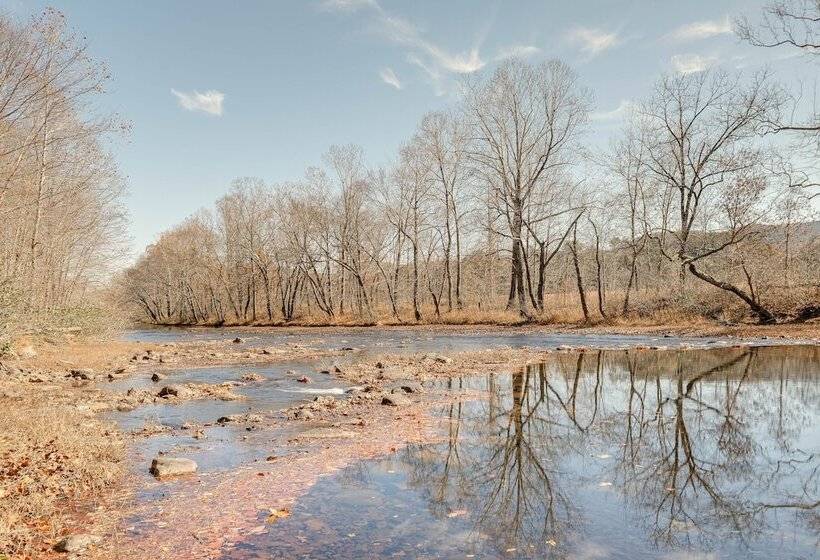 Cozy Eagle Rock Cottage On The Creek W/ Loft!