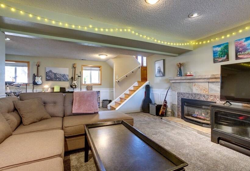 Furnished Deck + Fire Pit: Thornton Family Retreat