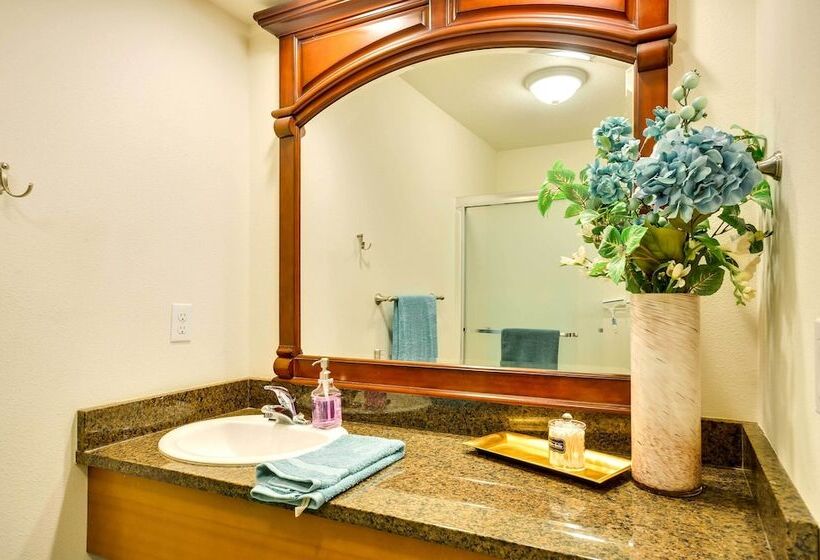 Dog Friendly Milwaukie Home: 9 Mi To Dtwn Portland