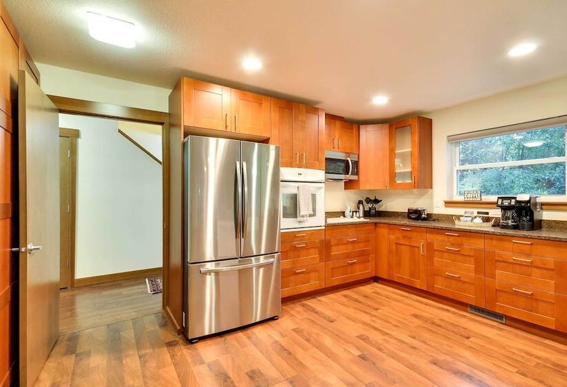 Dog Friendly Milwaukie Home: 9 Mi To Dtwn Portland