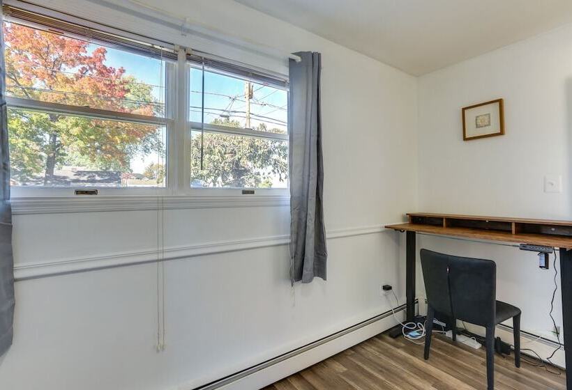 Edison Vacation Home: 1 Mi To Train Station To Nyc