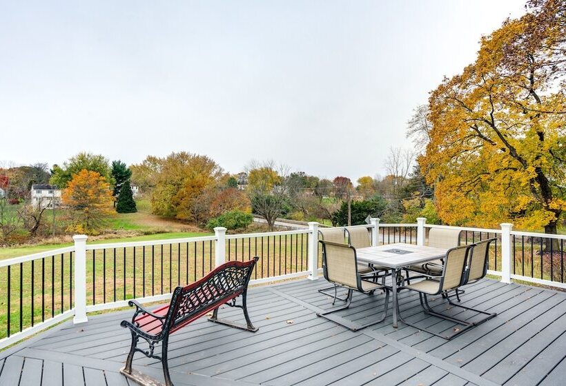Family Friendly Hatfield Home: 3 Mi To Downtown!