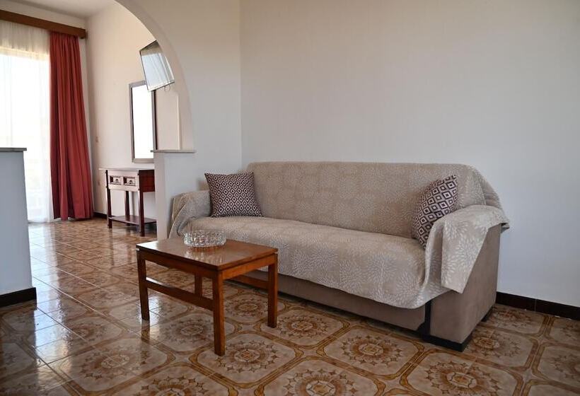 Helena Apartments In Paradisi