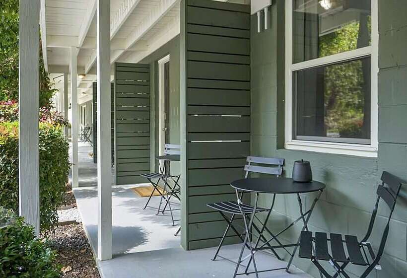 Hickory Falls Inn