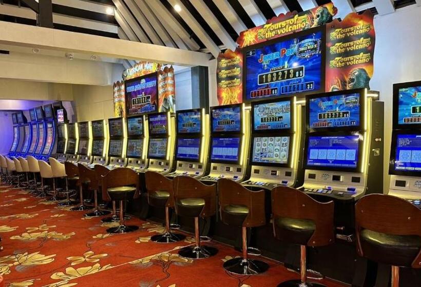 هتل Coconut Palms Resort & Diamond Casino