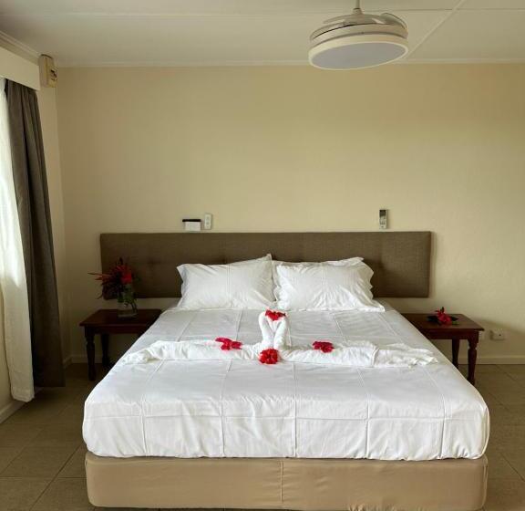 هتل Coconut Palms Resort & Diamond Casino