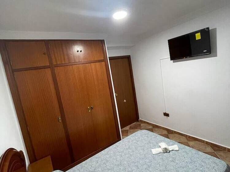 هتل Hostal La Campiña