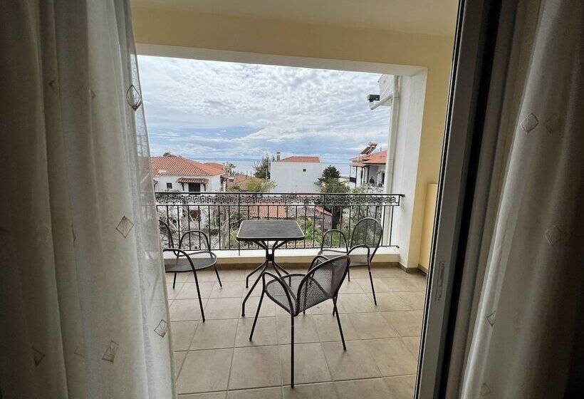 هتل Studio Nikiti Beach