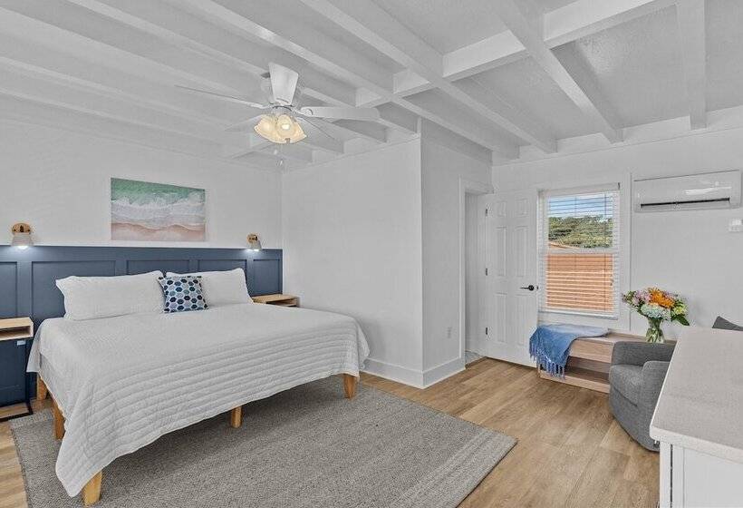 The Beach House Motel & Suites