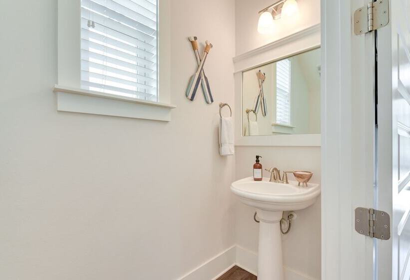 Idyllic Santa Rosa Beach Home: Near 30a Beaches!