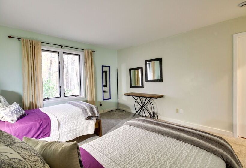 Inviting Charlottesville Retreat W/ Pool & Hot Tub