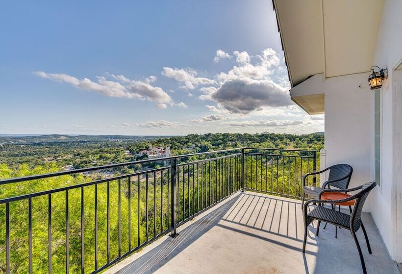Jonestown Retreat W/ Deck: 6 Mi To Lake Travis!