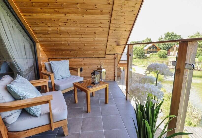 Lake View Lodge