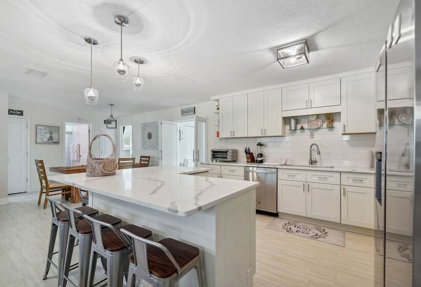 Bikes, Yard & Fire Pit At Upscale Lecanto Home!