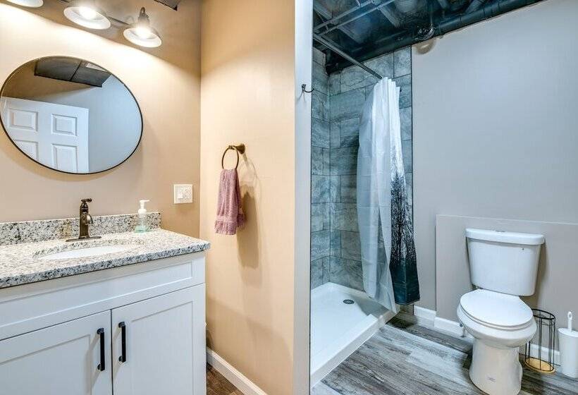 Luxe Pennsylvania Lakefront Vacation Rental!