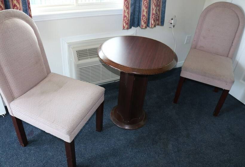מוטל Fenelon Inn