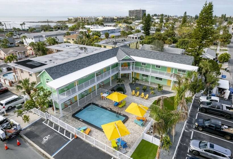 فندق على الطريق The Lofts At St Pete Beach