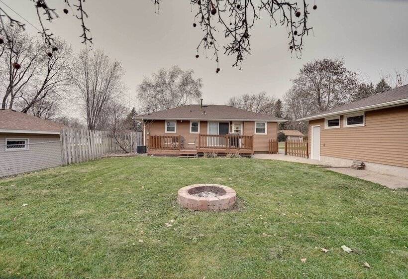 Oakdale Home W/ Deck   7 Mi To Downtown St Paul!