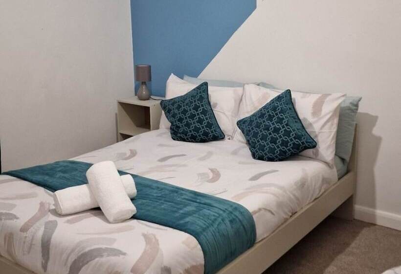 דירת נופש Beautiful 2 Bed House In Gillingham