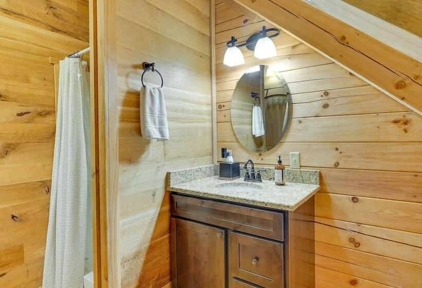 Rustic Laurelville Cabin W/ Hot Tub & Sauna!
