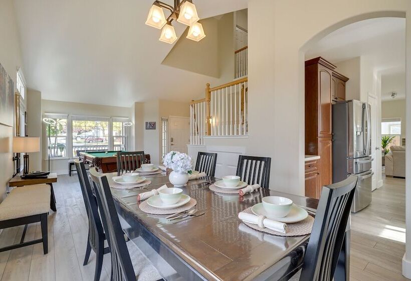 Spacious Family Retreat   4 Mi To Downtown!