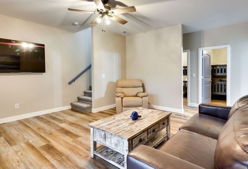 Spacious + Serene Camdenton Home W/ Hot Tub!