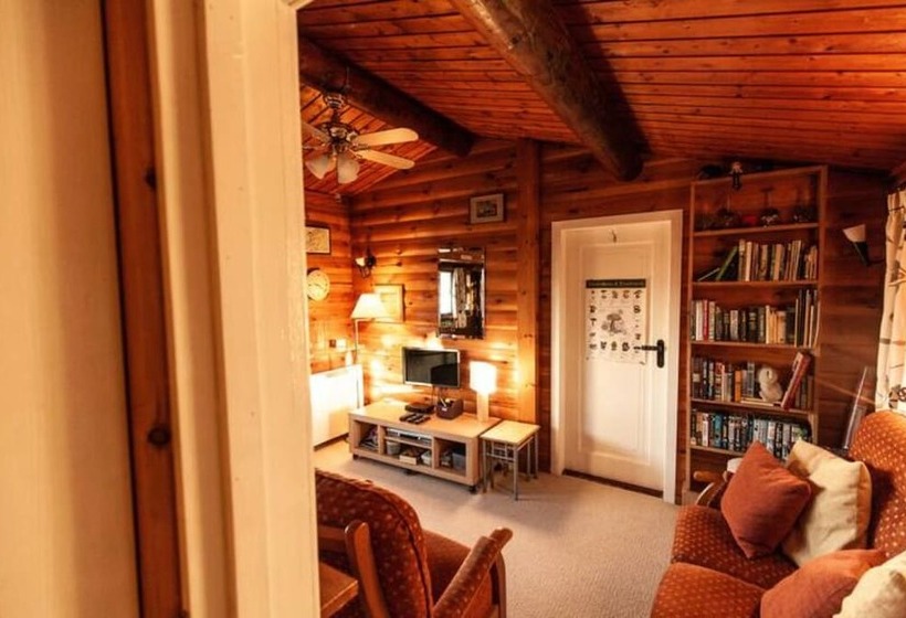 Two Bed Log Cabin In The Mountains