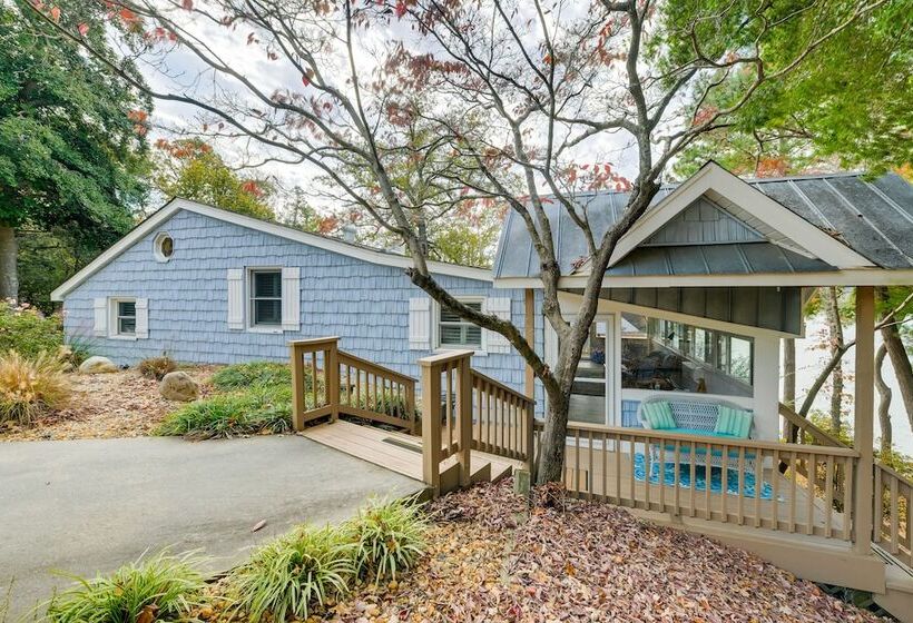 Waterfront Topping Vacation Home W/ Boat Dock!