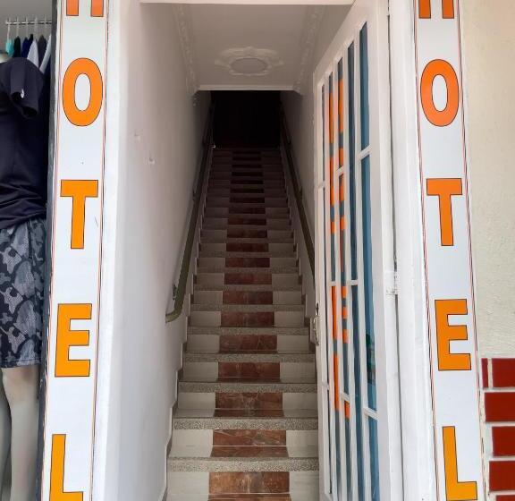 هتل California Tropical