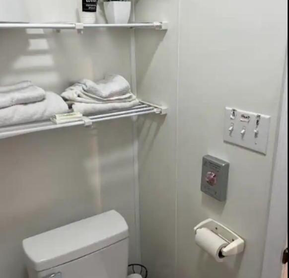 膳宿费 Small Private Get Away, Tiny Home Garage Studio Apartment