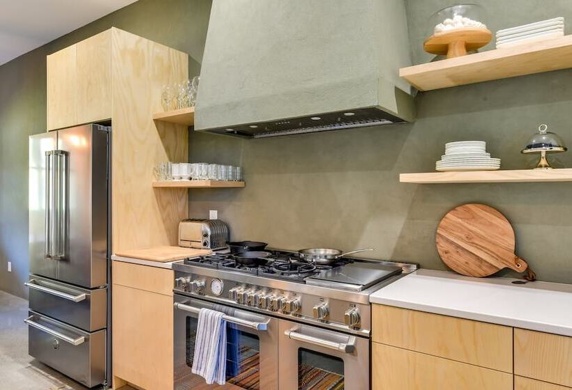 The Retreat At Lake Norman: Boat Dock & Pool!