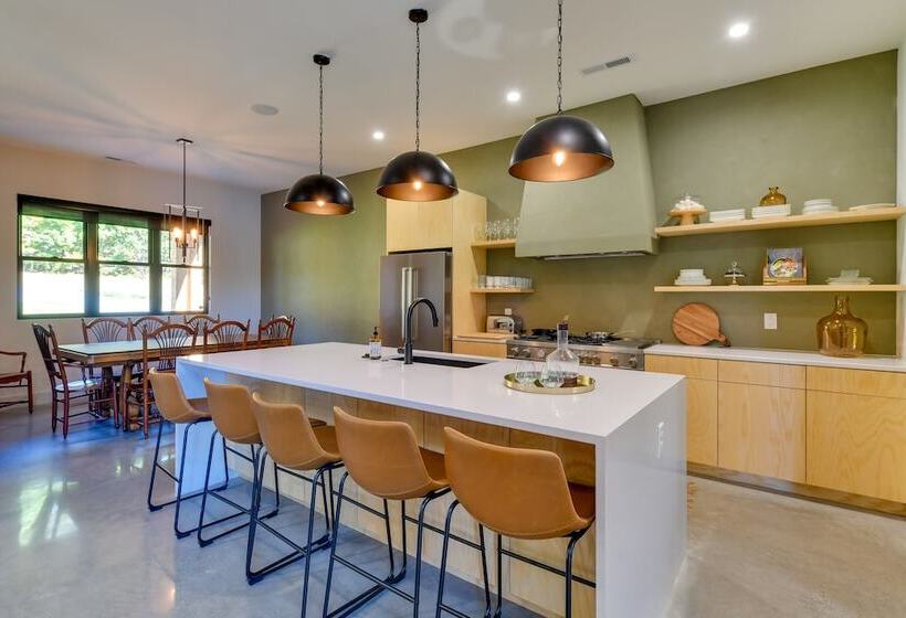 The Retreat At Lake Norman: Boat Dock & Pool!