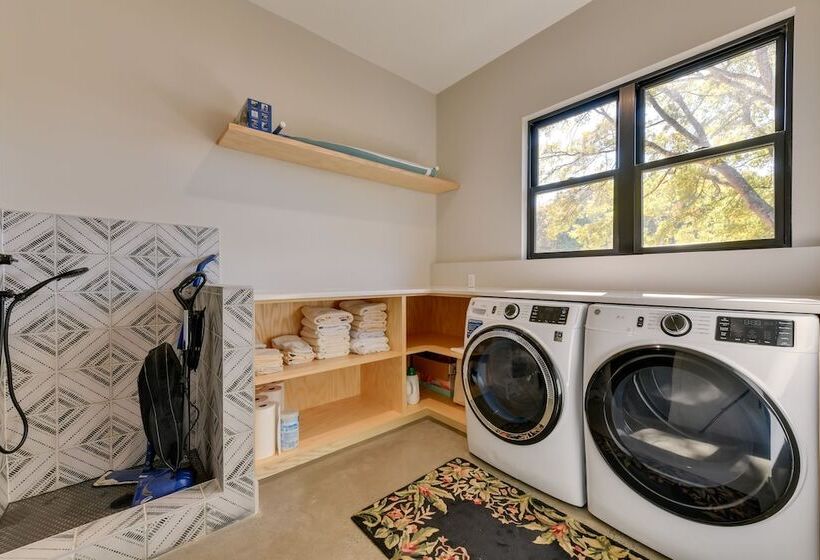 The Retreat At Lake Norman: Boat Dock & Pool!